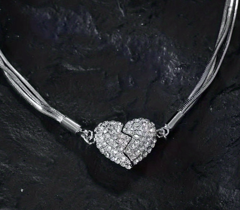 Collar sofisticado de corazón de cristal